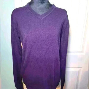 Avenue v neck shirt size 14/16